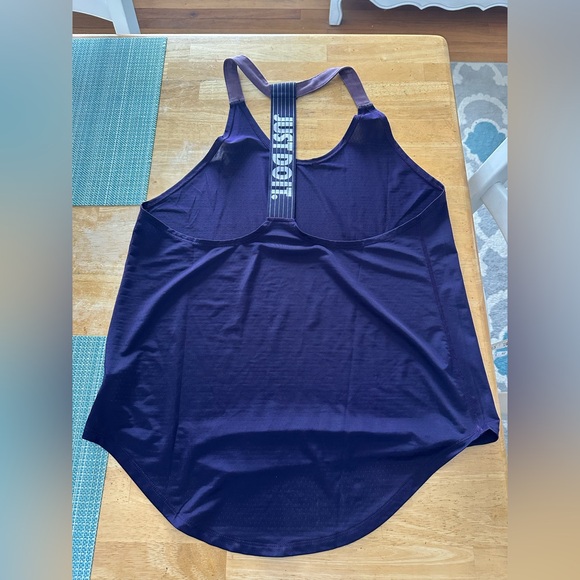 Nike women’s tank top medium - Picture 2 of 3